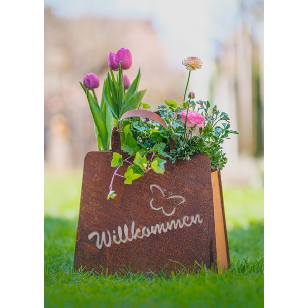 Rostfigur Tasche Willkommen zum Bepflanzen 32x27 cm - Dekofigur mit Schmetterling im Rost Design, Gartendeko, Pflanzkübel, Blumentopf, Metalldeko